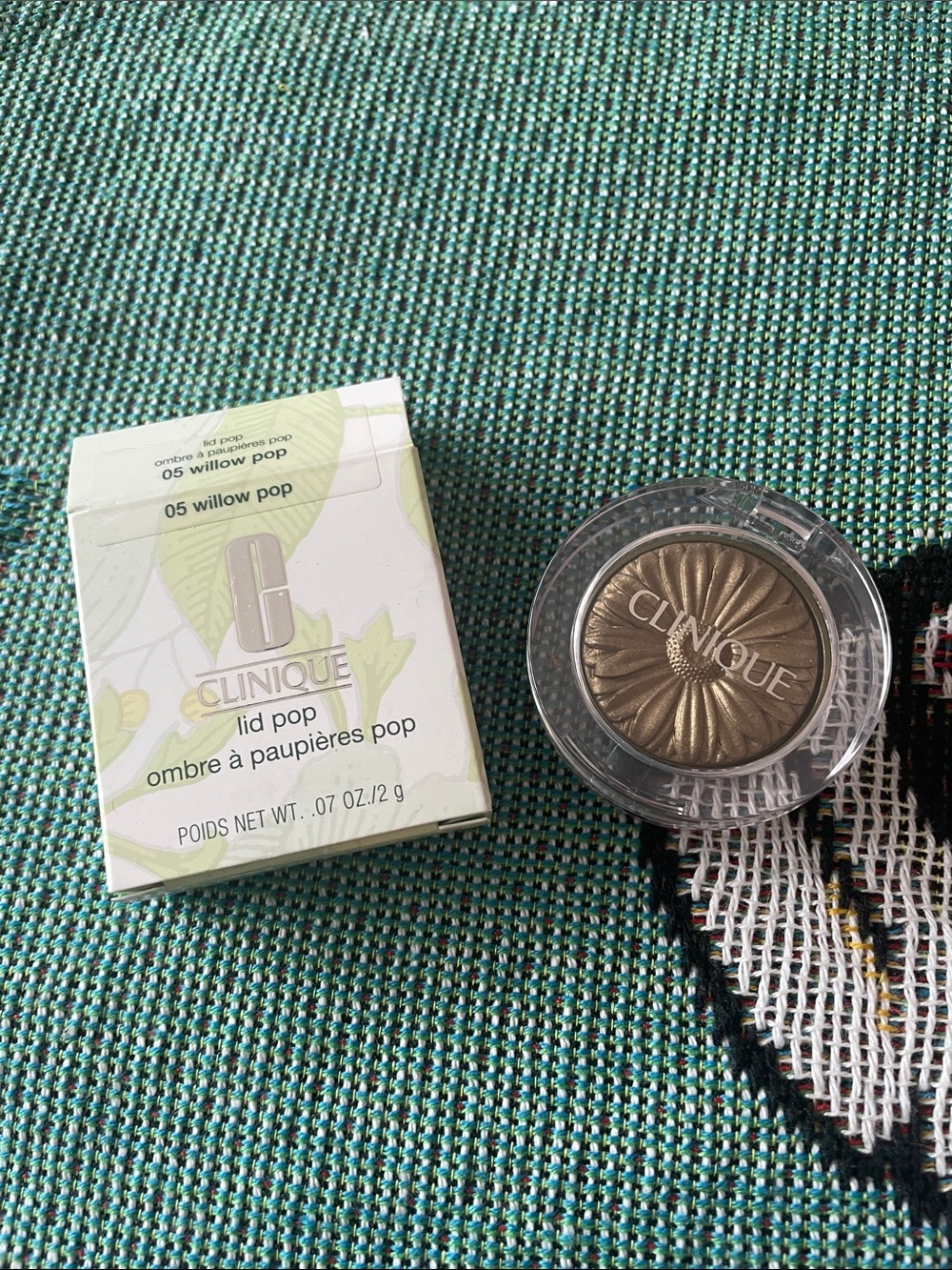 BNIB - Clinique Lid Pop Eyeshadow - Willow Pop - Olive Gold